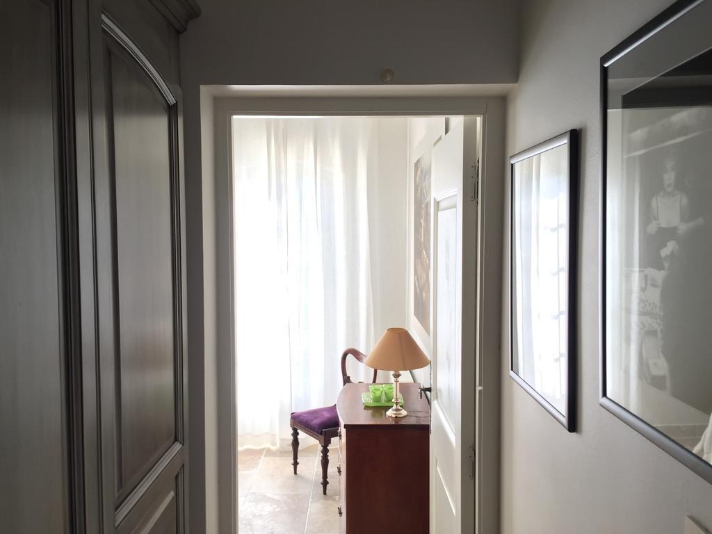 Le Mas Des Lauriers Bed & Breakfast Paradou Oda fotoğraf